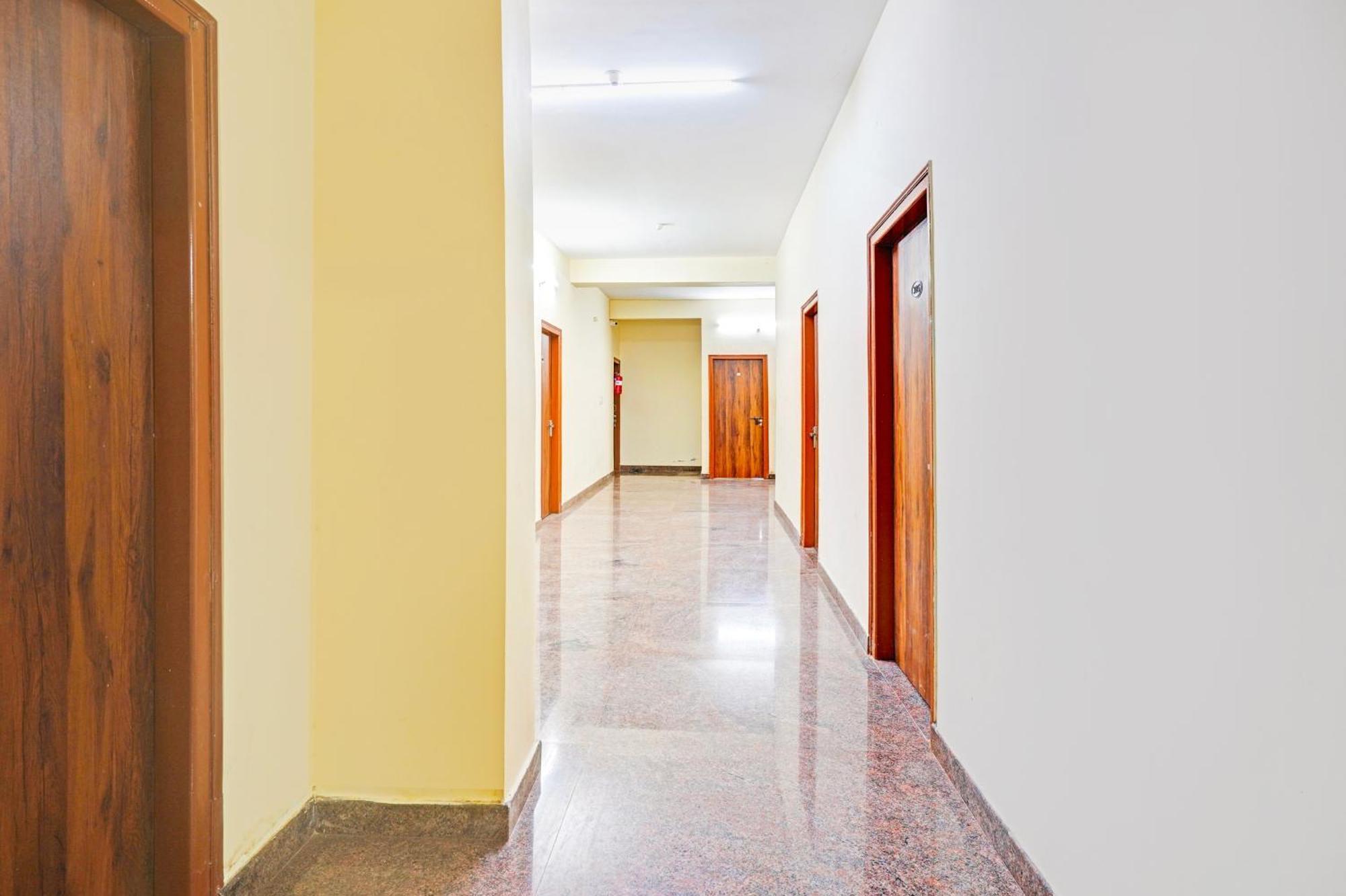 Super Hotel O Srigandhakavalu Formerly Chamundeshwari Lodging Jālahalli Exteriér fotografie