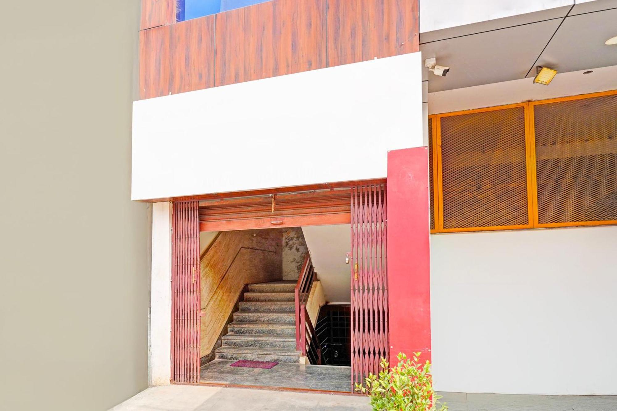 Super Hotel O Srigandhakavalu Formerly Chamundeshwari Lodging Jālahalli Exteriér fotografie